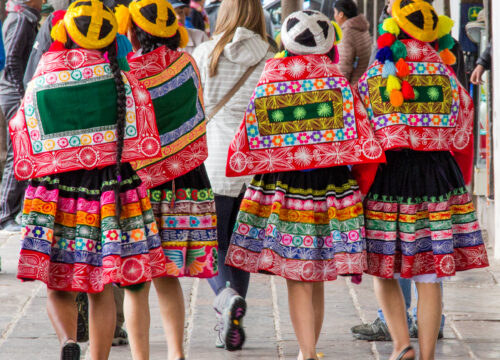 What’s the Role of Traditional Clothing in Expressing Cultural Identity around Mt Kenya?