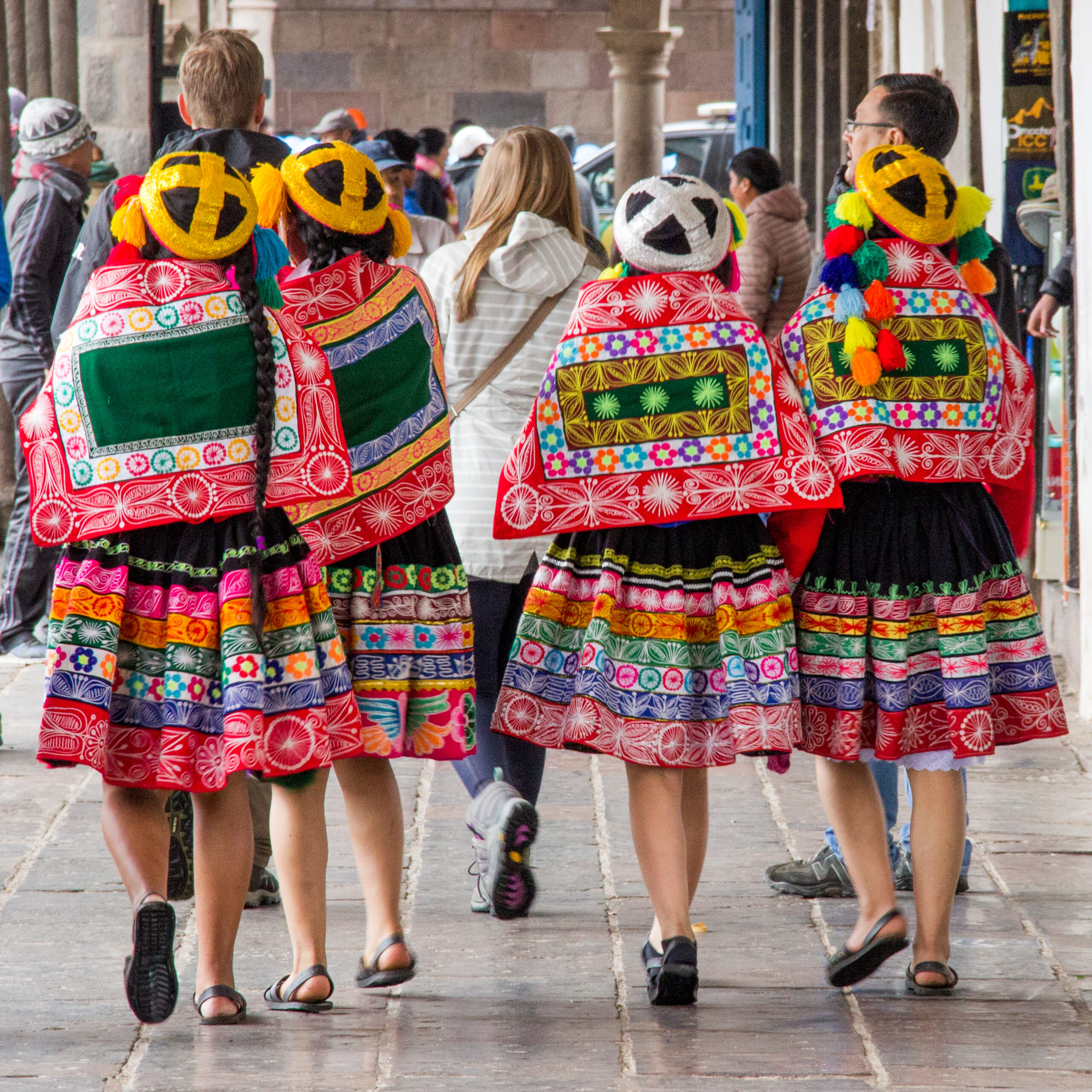 What’s the Role of Traditional Clothing in Expressing Cultural Identity around Mt Kenya?