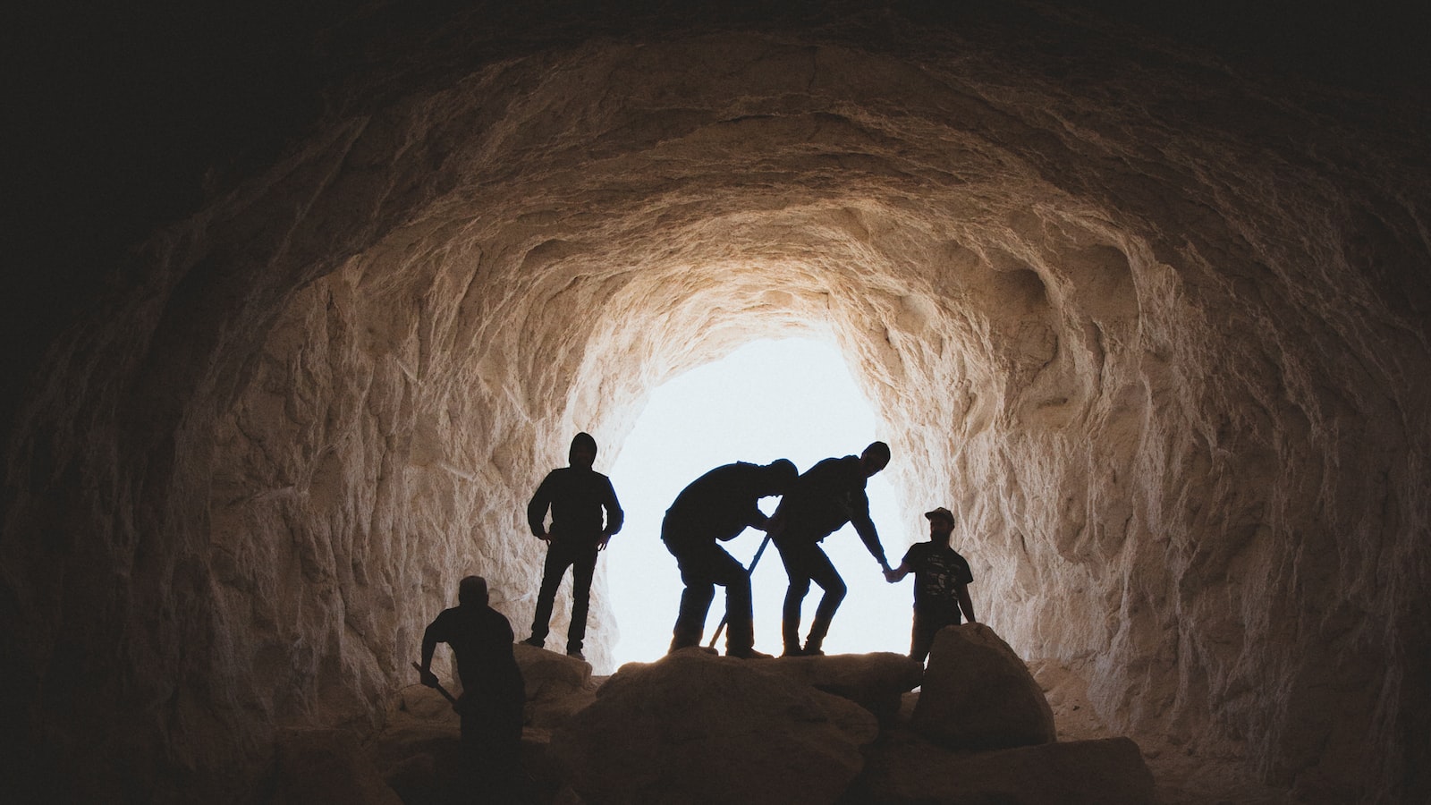 Can I Explor Caves Around Mt Kenya?