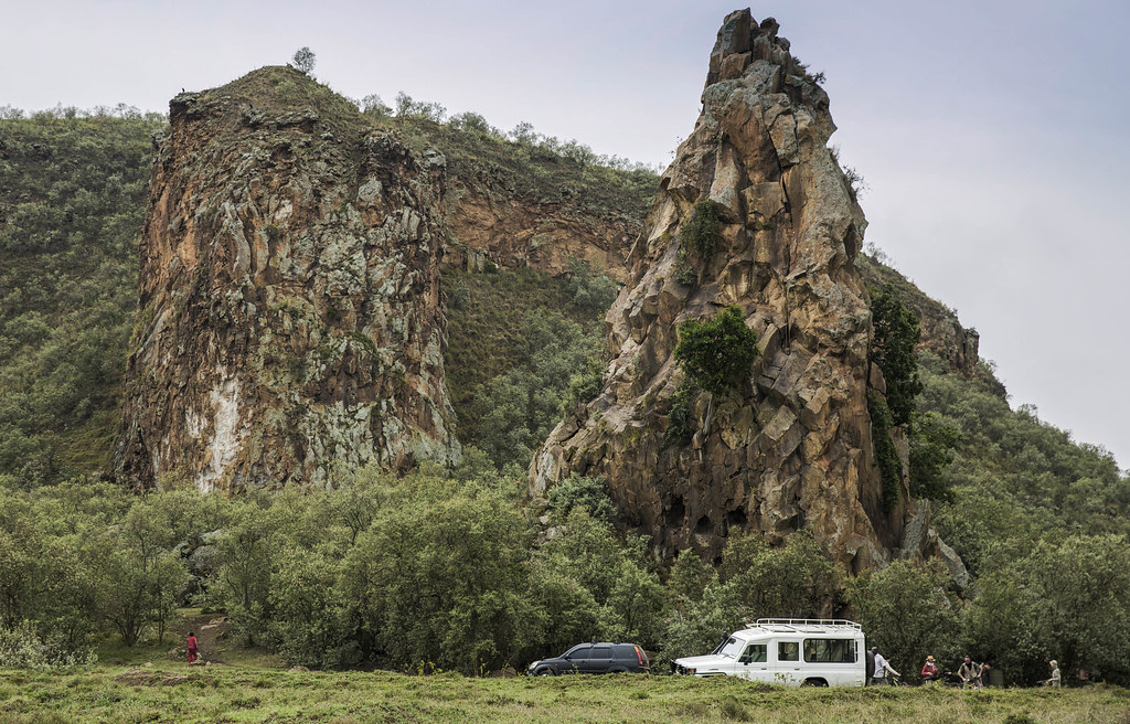 Heading⁢ 3: Planning Your Hiking Adventure: Essential Tips‌ for Conquering ⁤Mount‌ Kenya's⁤ Volcanic Plugs