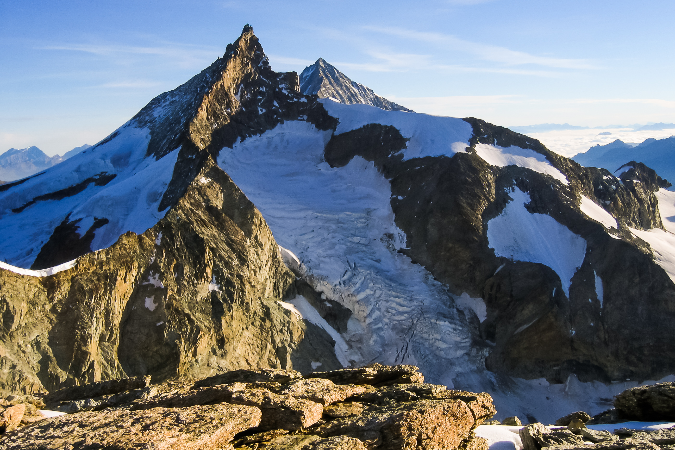 The Benefits of Booking a Guided Rock Climbing Tour in Mount Kenya