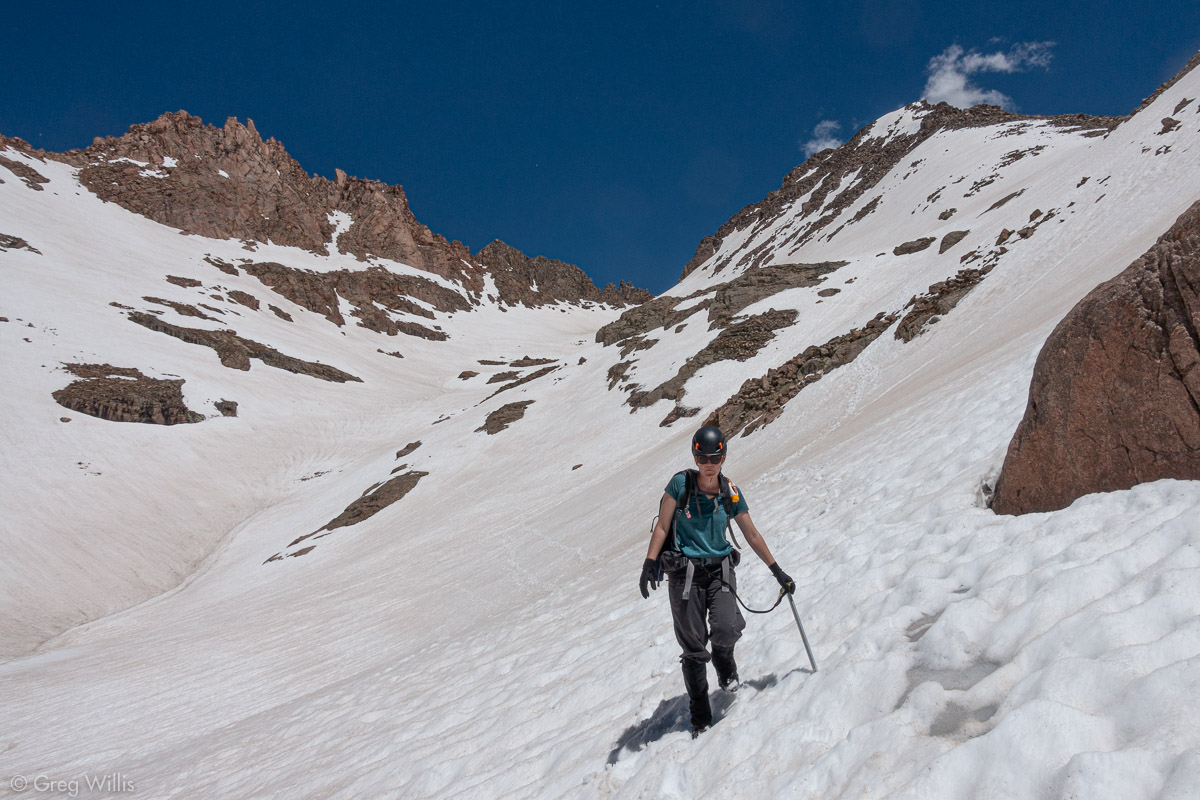 Is mountaineering experience beneficial for trekking in Mount Kenya?