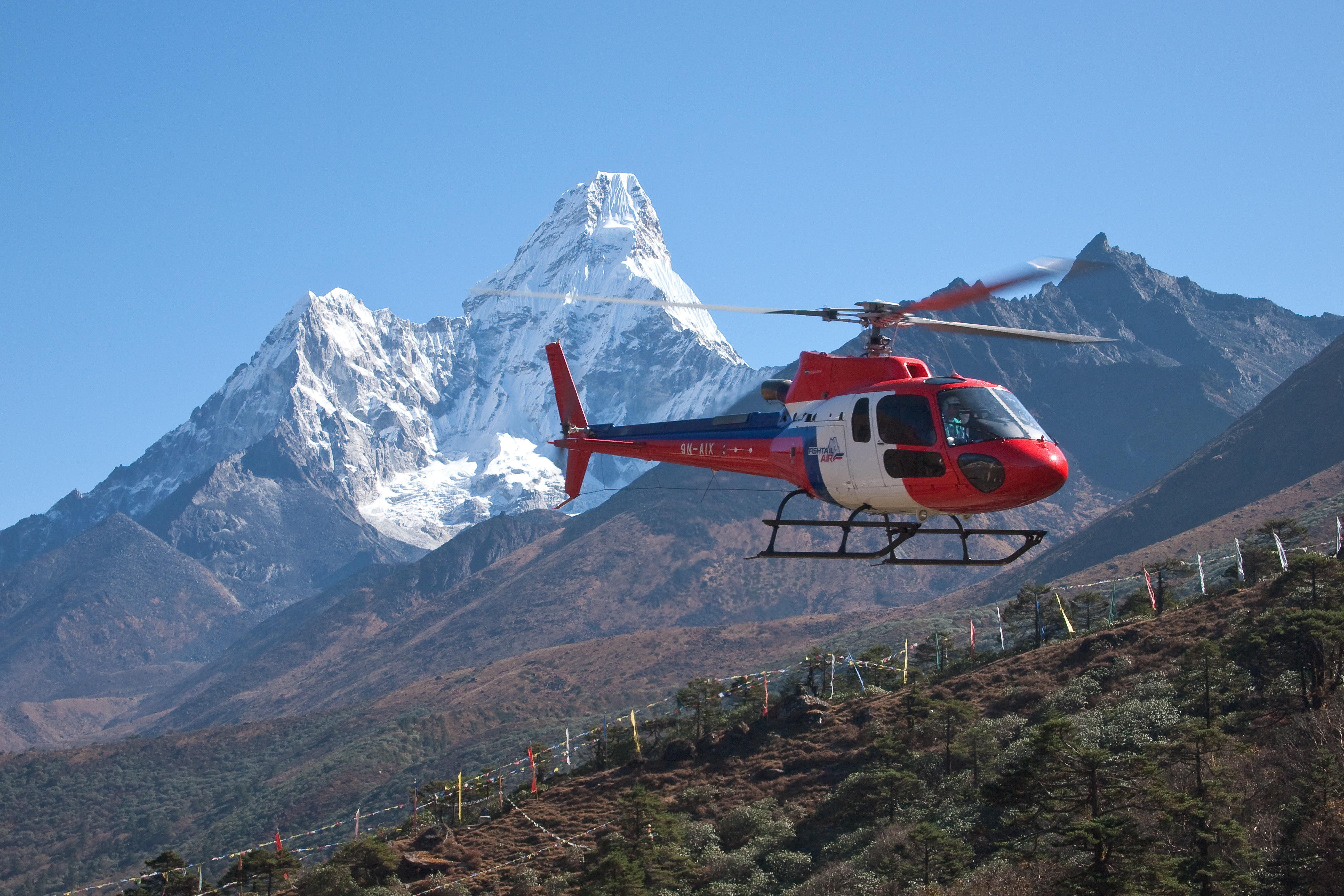 3. Maximizing Your Adventure: Expert Tips on Securing Group Discounts for Scenic Flights over Mount Kenya