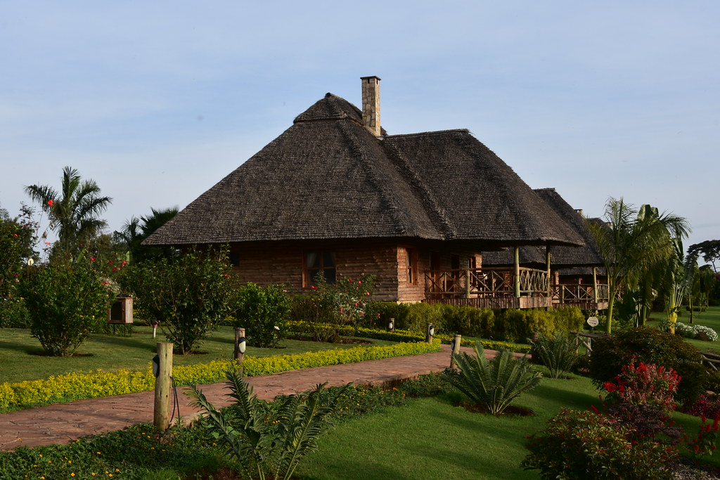 1. Luxury Lodges and Resorts:‌ Indulge in Unparalleled‍ Comfort and Spectacular Views near Mount Kenya's Scenic Flight Departure Points