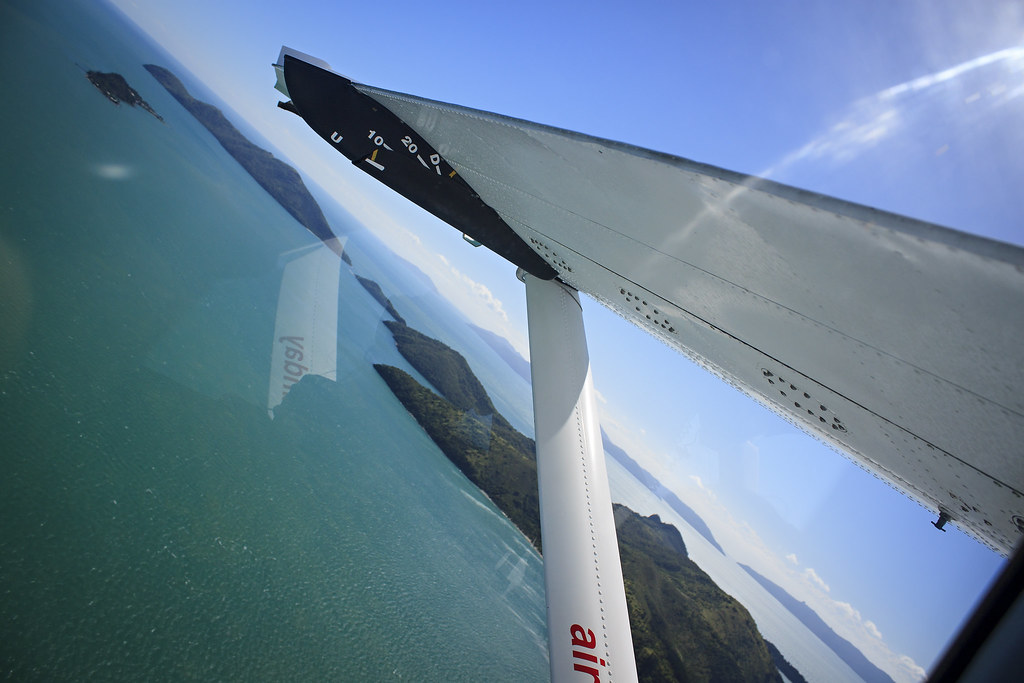 Do scenic flights in Mount Kenya include narration or guides?