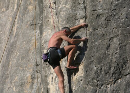 Is it possible to do free solo climbing in Mount Kenya?